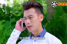 美女走路太急不小心裙子出状况，小伙的处理方法跟让她难堪