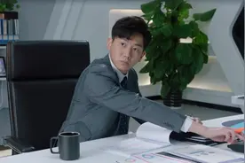 天涯热土：小助理因昨晚告白之事而心慌，误以为心上人要开除自己视频封面