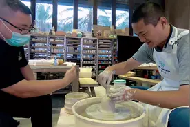 第一次体验陶瓷馆，手工做了一个花瓶，亲手做的太好玩了！