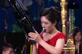 中国器乐电视大赛总决赛，14岁少女笙独奏《凤凰展翅》，真好听！