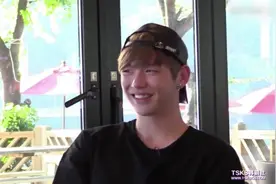 韩综：EXO前辈称赞姜丹尼尔，好帅啊！丹尼尔害羞反应超萌视频封面