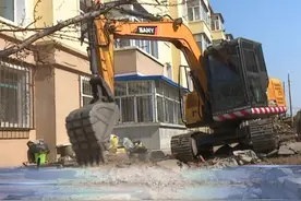 齐齐哈尔市碾子山区：老旧小区改造出实招  小区掀起“自拆风”视频封面