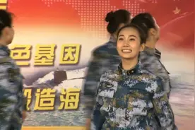 新春海军女兵表演：《踏浪女兵》舞姿优美！视频封面