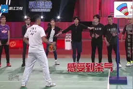 林丹暴力扣杀木板，球拍羽毛球同时打烂，试问这世界有几人能敌视频封面