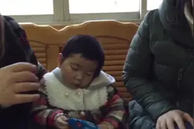 暖心！领养萌娃和外国爸妈的第一次见面，这一刻，只有感动视频封面