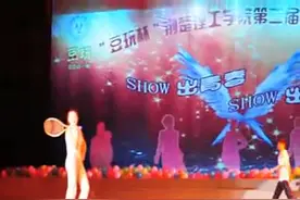 大学里的模特大赛，学姐学长们认真表演的样子真的帅哭我了视频封面