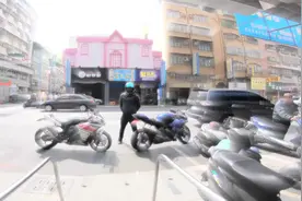 Yamaha R1 骑行感受&评测视频封面