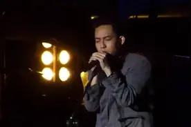 林宥嘉演唱会一首《突然想起你》,腰扭的也太撩了吧，声音酥酥的视频封面