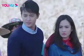 亿万千金下地摘玉米，农妇却瞧不起她要比赛，结果出人意料！视频封面