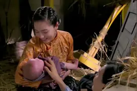 女八路巾帼英雄，大着肚子要生的时候，被汉奸追杀视频封面