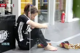 张伟丽背后的故事，25分钟纪录片看哭人视频封面