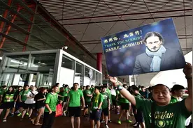 施密特出任荷甲埃因霍温主教练 曾率北京国安夺足协杯冠军视频封面