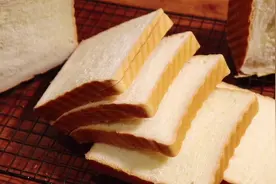 一台压面机就能做出和面包店一样的吐司面包