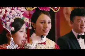心花路放：婚礼大门被踹，伴娘摔倒，看司仪如何机智解围？神了视频封面