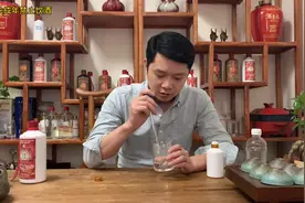 为什么20年的飞天茅台酒没有新酒好喝？小酌君揭秘真相，太值了！视频封面