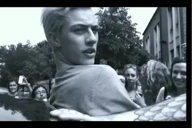 Lucky Blue Smith 狠人都有多重身份视频封面