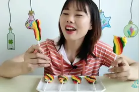 美食拆箱，趣味糖果“五彩脚丫棒棒糖”，迷你炫彩好看又美味