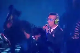 陈小春《别碰我的人》现场版，开场霸气十足