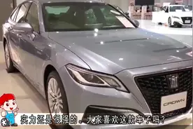 2020款丰田皇冠亮相，全面升级比5系还帅，就等它上市了视频封面