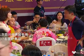 马云请医护吃火锅！援鄂医护的火锅之约，6600人一起“云火锅”视频封面