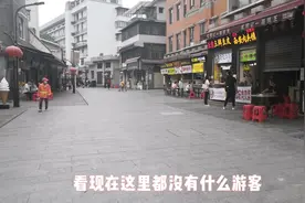 跟女儿办理零时身份证，还逛武汉有名的户部巷，很多店铺还没开门视频封面