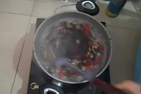 八宝粥 加的是各种豆子 八宝米 两把大米 泡一夜最好 煮2个小时视频封面