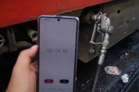给火车加油，加满需要多长时间呢视频封面