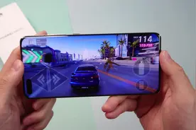 华为P40 Pro狂野飙车9测评：90Hz+满溢屏感觉完全不一样？视频封面