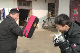 农民李寻欢儿子打拳，看抱架就知道不对劲！练了一个月就这水平？视频封面