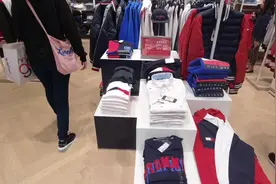 香港Tommy Hilfiger 专柜折扣店，折上再七折，低至港币99元。视频封面