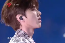 2020跨年晚会：蔡徐坤《重生》领舞碧昂丝舞团，太帅气了视频封面