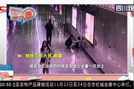 武汉：成年人的世界没有“容易”二字！女子在地铁站崩溃大哭！视频封面