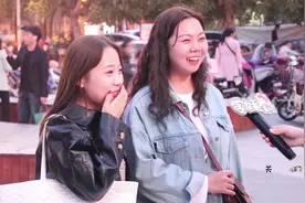 如果大街上遇到男生要你微信，你会给吗？姑娘一开口，便是老司机