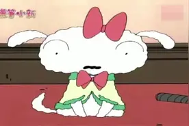 蜡笔小新：小白太可爱了，小爱都忍不住要来争夺小白视频封面
