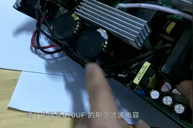 电容的特性，通交流阻直流，两端电压不能突变，举个例子就好明白视频封面