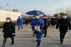 “蓝天英雄”许鹏魂归故里 视频封面