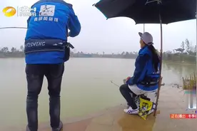 就这样钓鱼：钓鲫鱼一般多少水深合适？邱老师说2米就够了视频封面