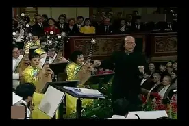 中国传统乐器演奏西方名曲，起初外国人笑了，但后来报以热烈掌声视频封面