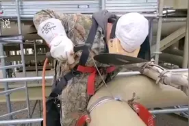 电焊工高空焊管道用纤维素向下焊条，全套装备很酷