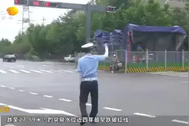 注意！6月10日起，西安长安区恢复工作日高峰时段限行|都市快报视频封面