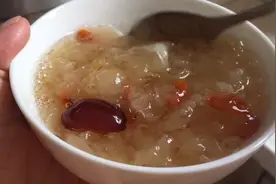 电饭锅炖银耳汤，掌握一个诀窍很容易出胶，出锅后如燕窝一样浓稠