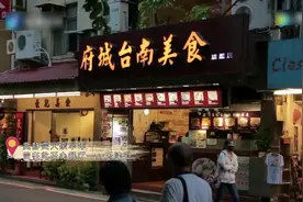 贾静雯祖籍天津，爸爸曾开饭馆“天津卫”，许多明星大腕都来吃过视频封面