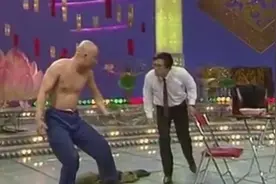 陈佩斯经典之作：吃碗混沌为何变成了肌肉秀？陈佩斯演技太高了！视频封面