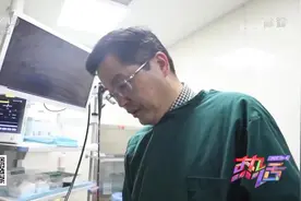 吞了鱼刺怎么办？还在喝醋吃馒头？医生一声令下：把这手套吃下去视频封面