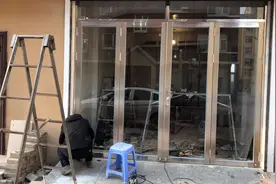 快来看东北车库做的折叠门 不锈钢材质 做的怎么样 欢迎评论