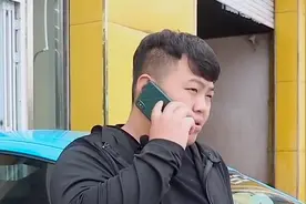 洗车时剐蹭保时捷911，竟然索赔200万，开着超跑克尔维特被看不起视频封面