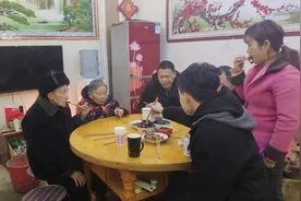 四川农村，大年初一天还没亮就开始吃饭，老妈做的这种汤圆都爱吃视频封面