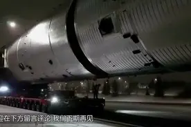 厉害了我的国！耗资20亿打造“最强”运输车，能拉动10000吨货物视频封面