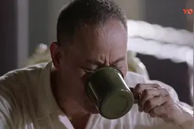 初心：甘祖昌在新疆当部长，儿子来享福，结果被老父亲赶去打铁视频封面