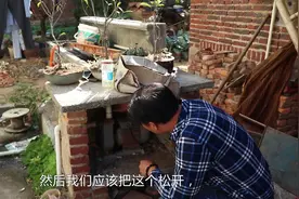 抽井水的水泵只响不抽水，阿雄转了几下阀门，没一会儿就修好了